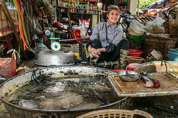 Hoà Bình market