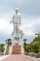 Hồ Chí Minh statue over Hòa Bình Dam