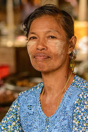 At the market in Mawlaik