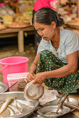 At the market in Mawlaik